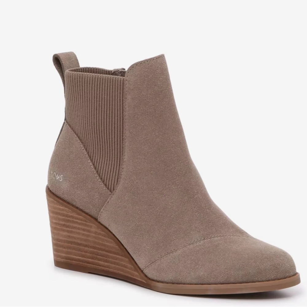 Women's Toms Amelia Wedge Ankle Boots in Taupe Suede, size 8